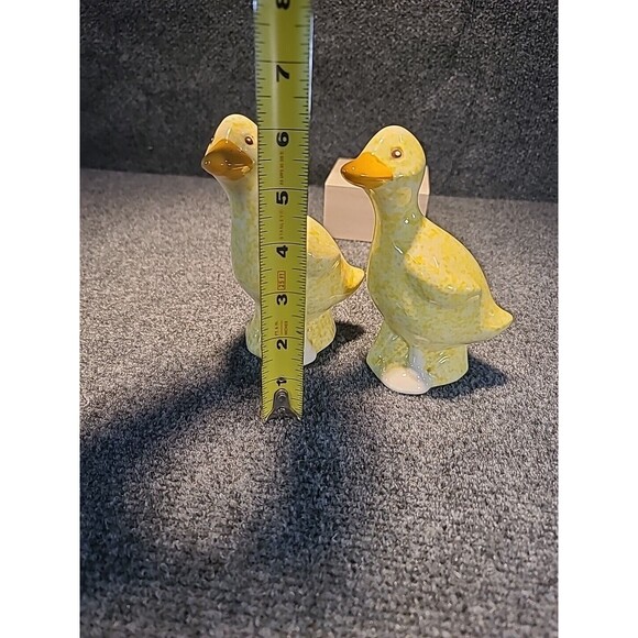 Vintage Treasure Craft Yellow Speckled Pottery Ducks Salt & Pepper Shakers Duck - Picture 10 of 10